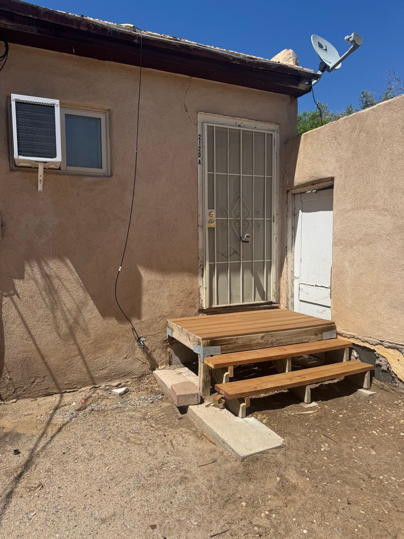Albuquerque Apartment: 2120 Coal SE