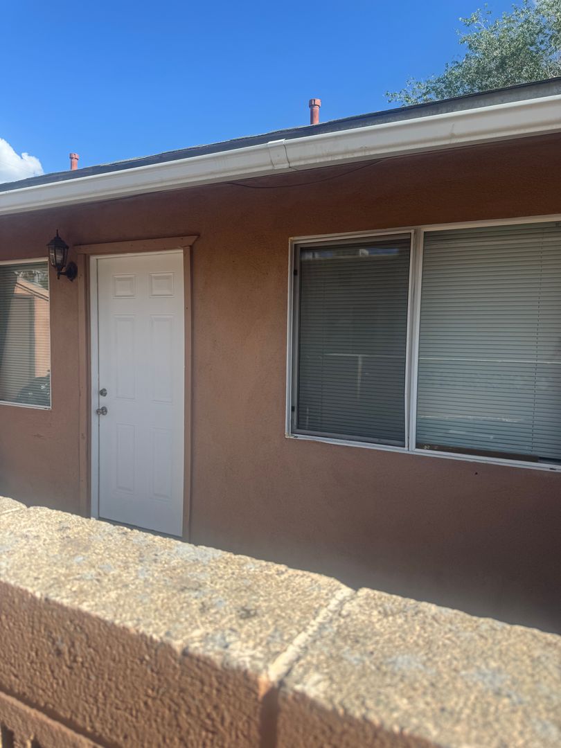 Albuquerque Apartment: 304 Vassar Dr SE