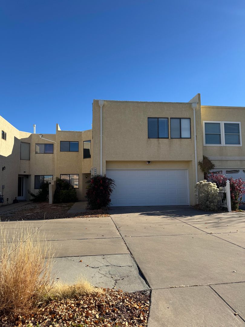 Albuquerque Townhome: 5408 Overlook Dr NE