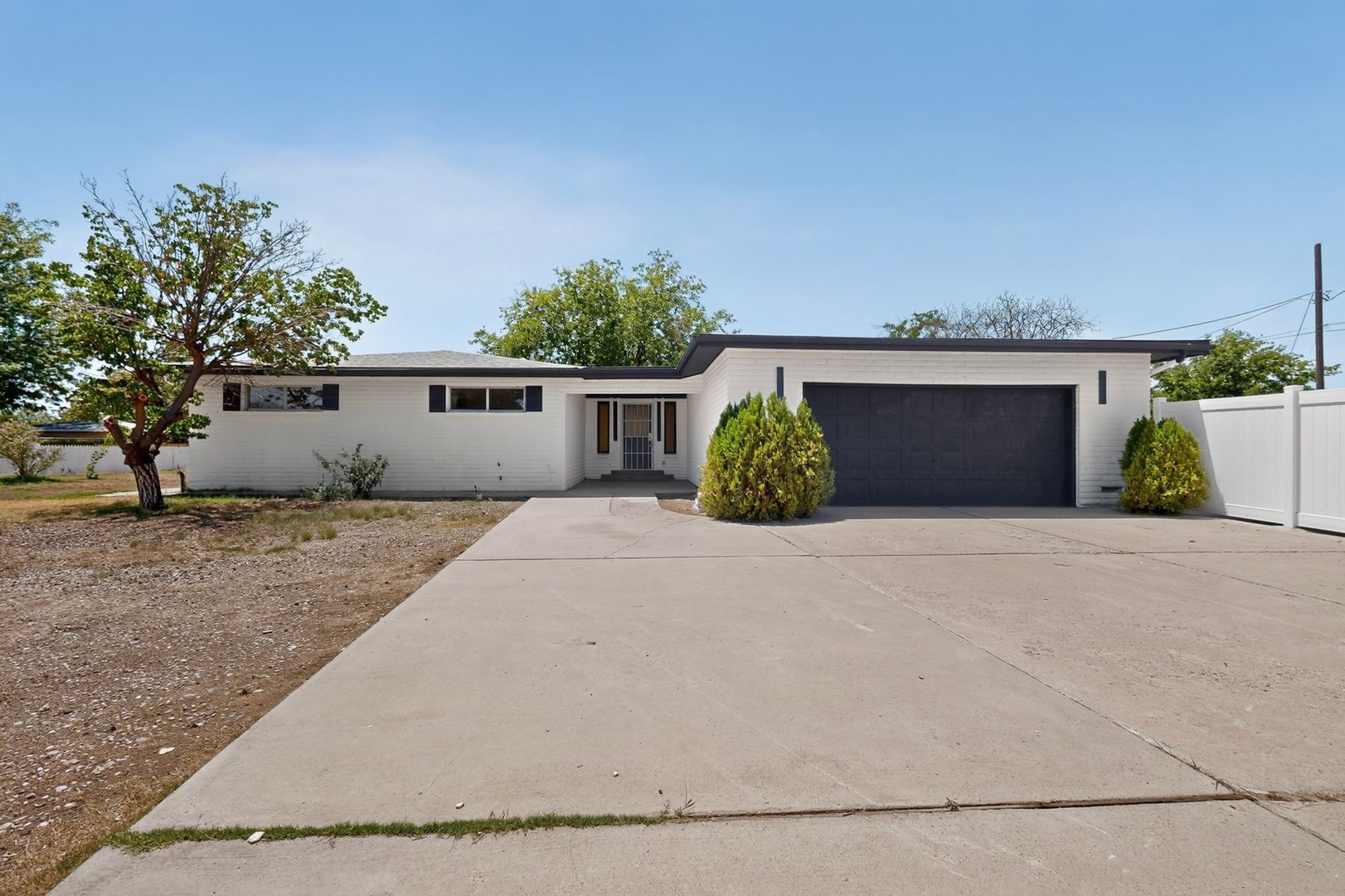 Los Ranchos De Albuquerque House: 824 Ortega Rd NW