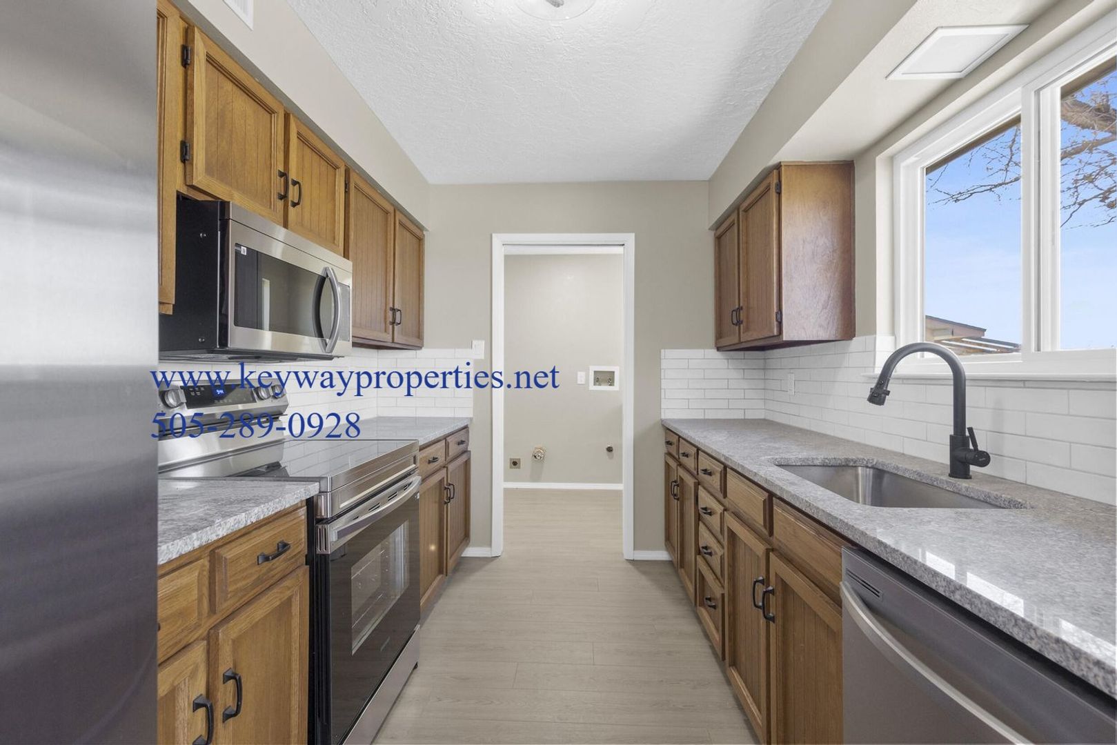 Albuquerque House: 647 Duchess Dr NE