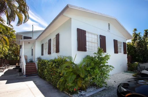 Private 1 bedroom with Bathroom and a Shared kitchen with other 3 bedrooms