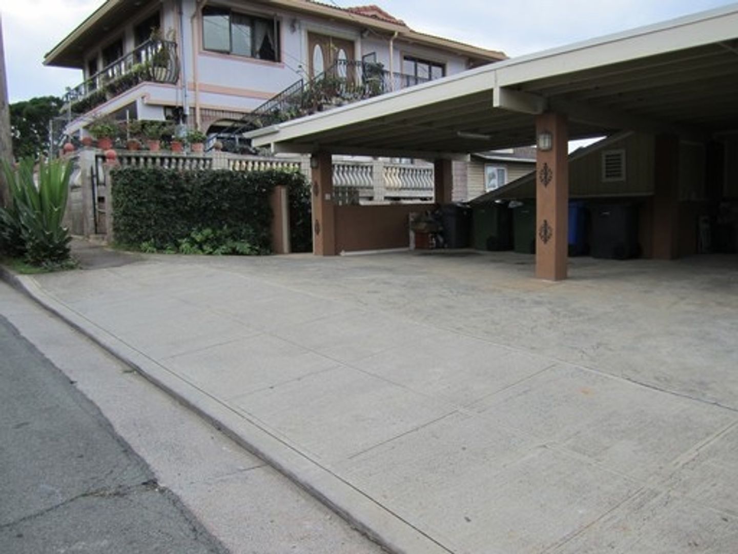 Honolulu Apartment: 1230 Wanaka Street