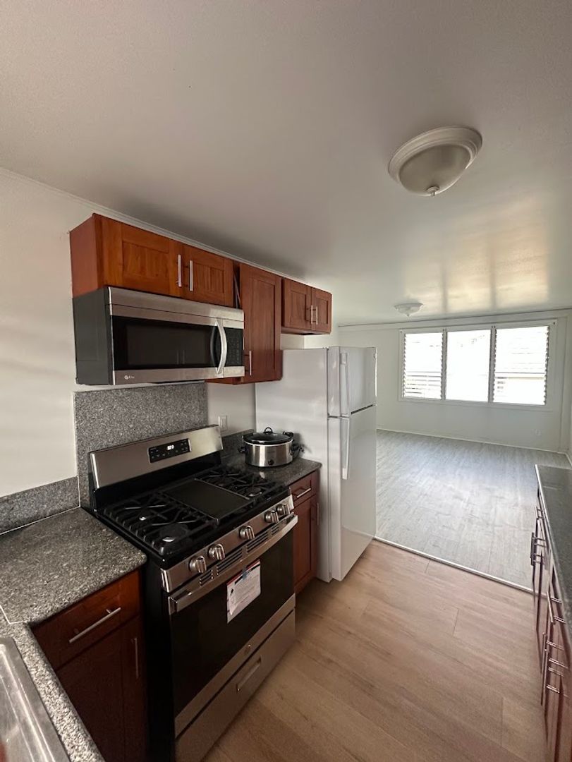 Honolulu Apartment: Kino St. 1685 B