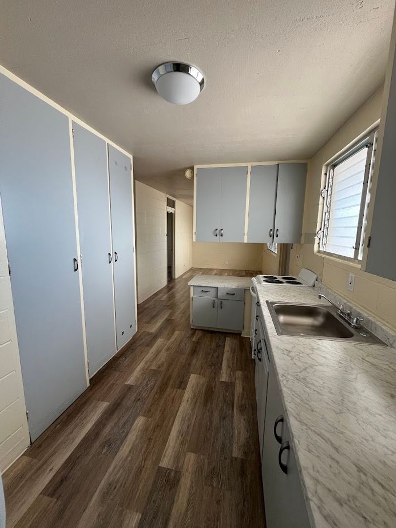 Honolulu Apartment: 755 Umi Street