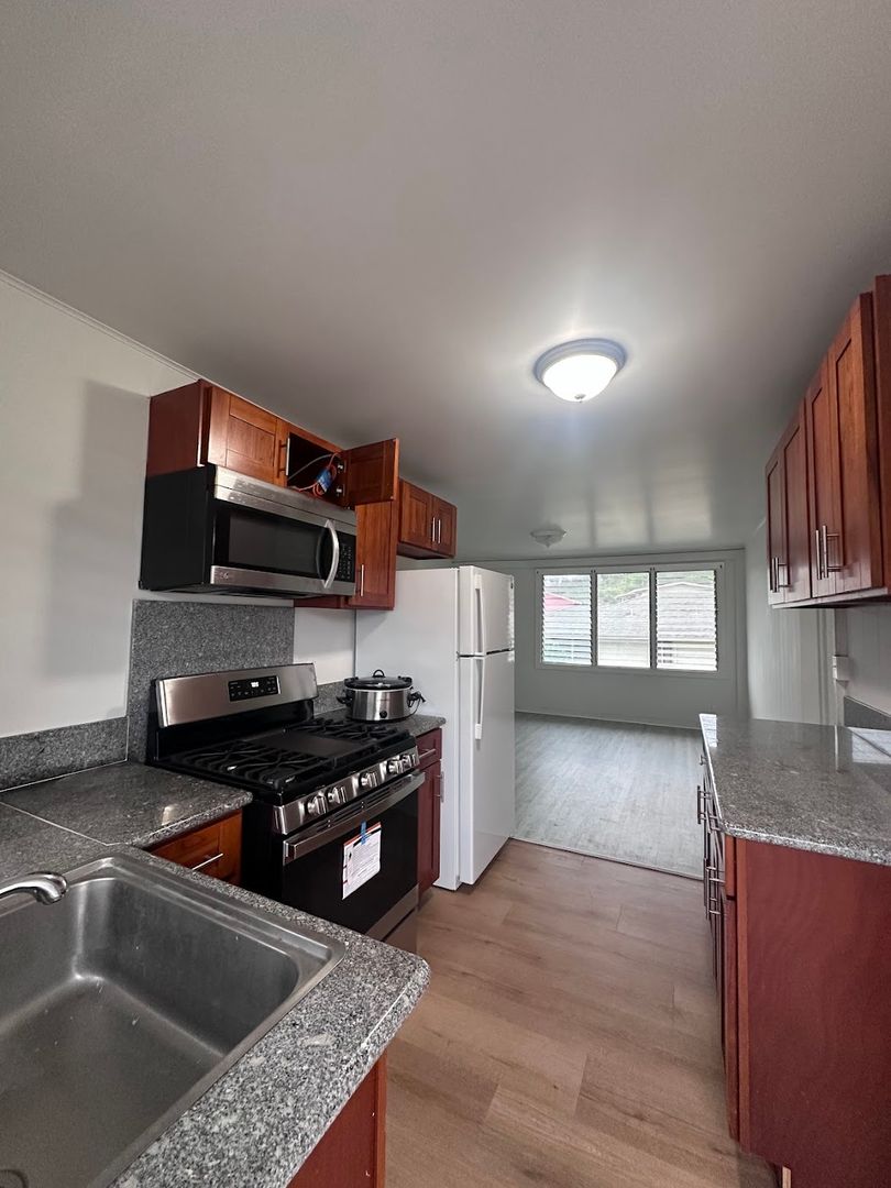 Honolulu Apartment: Kino St. 1685 B