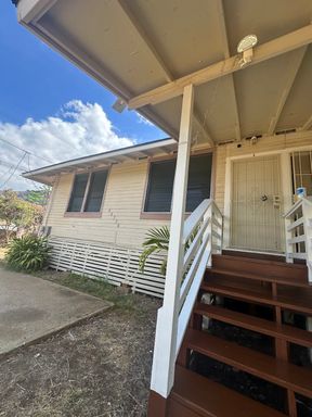 Makaha DUPLEX, side-by-side, big 3 bedroom, 1 bath, water/sewer, large fenced yard, pet negotiable