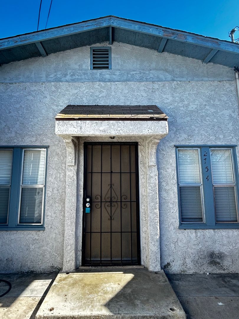 National City Apartment: 2754-56 Wilma Street