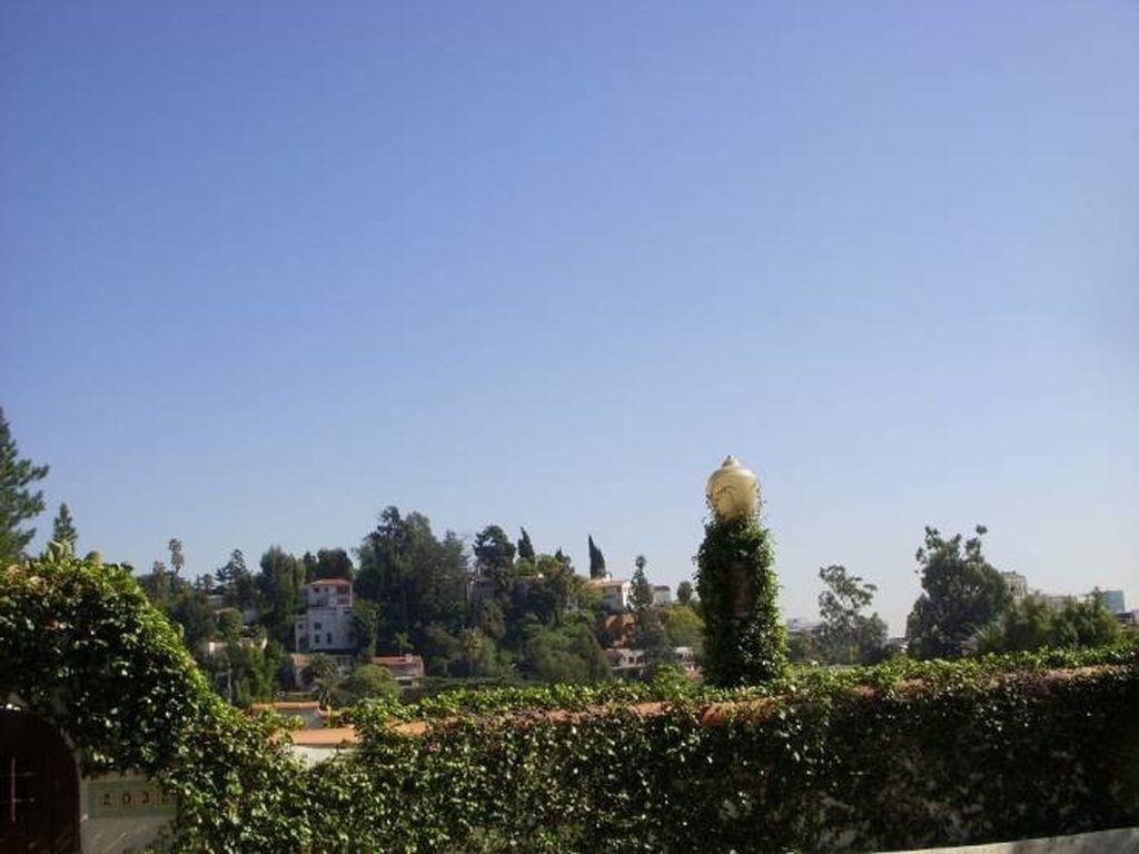 Los Angeles Apartment: 2036-2050 High Tower Drive