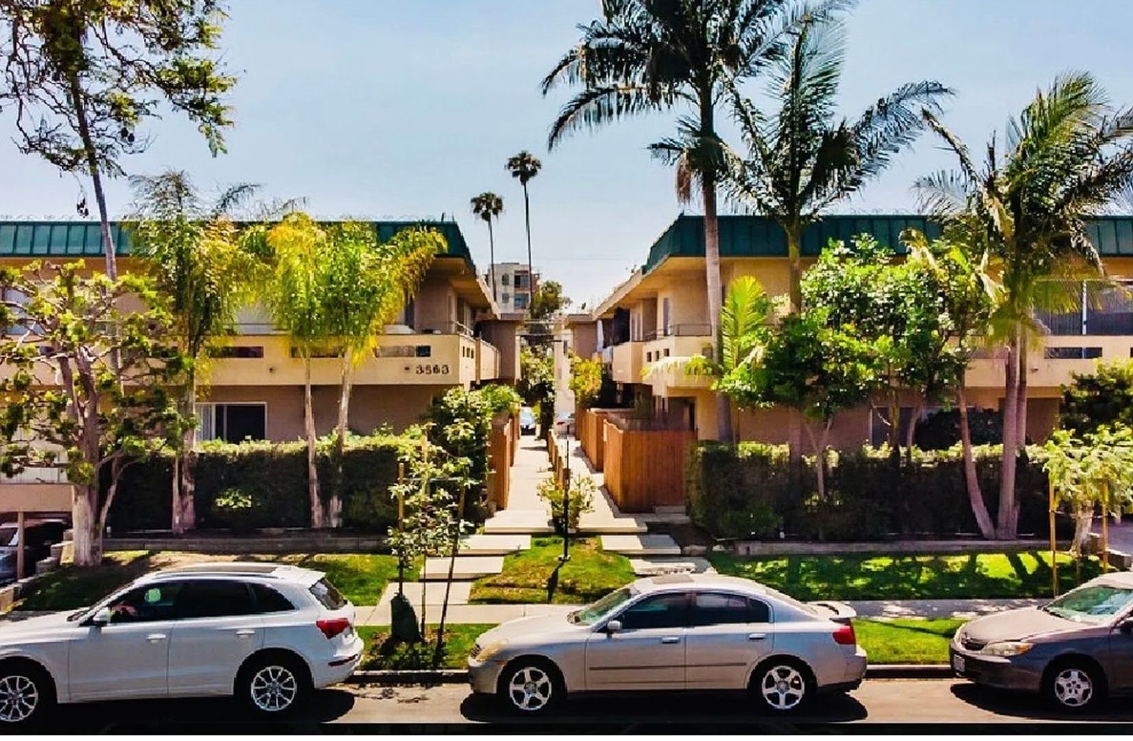 Los Angeles Apartment: 3563 Jasmine Avenue