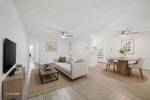 Spacious 1 Bedroom with Pool and Garage Parking – photo 1