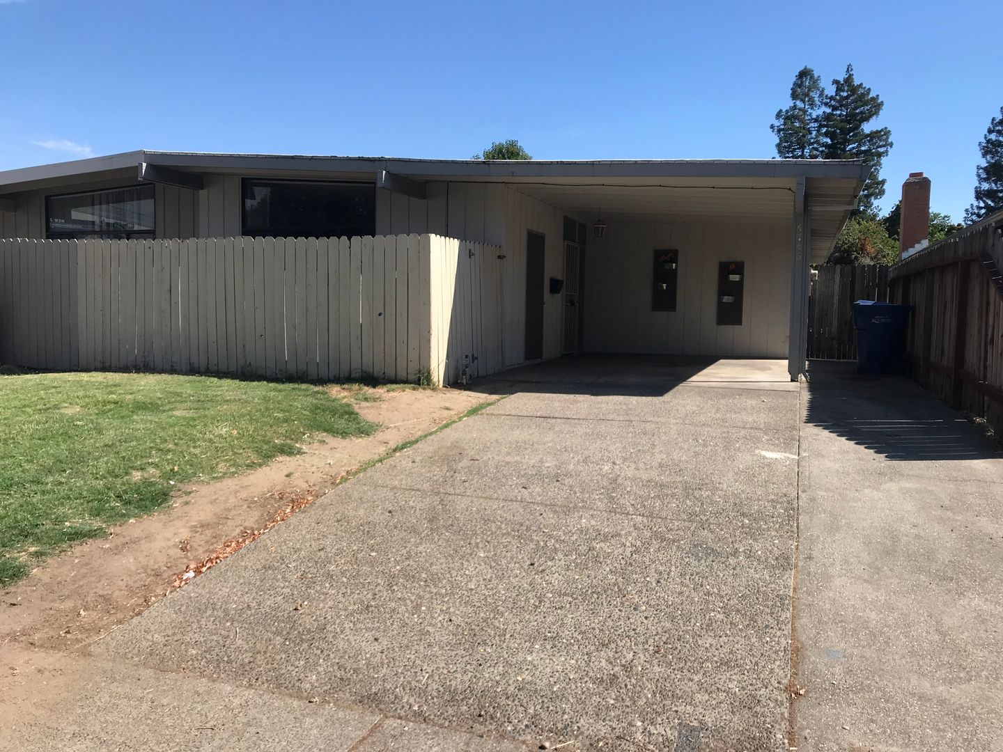 Carmichael House: 4746 Whitney Ave