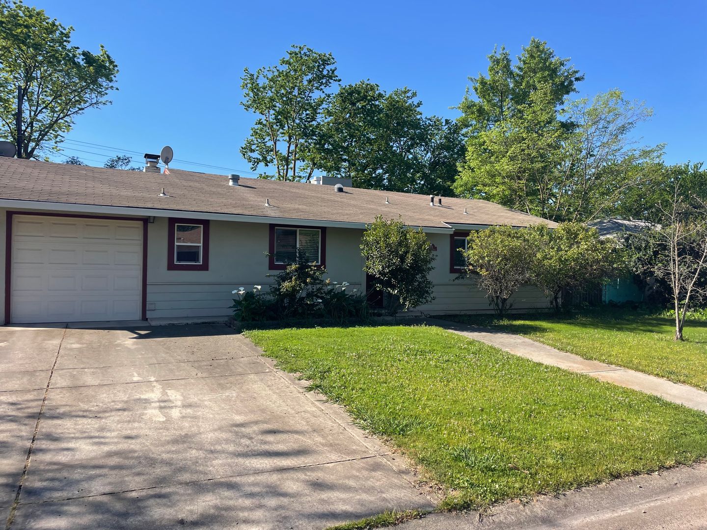 Sacramento House: 3128 hempstead Road