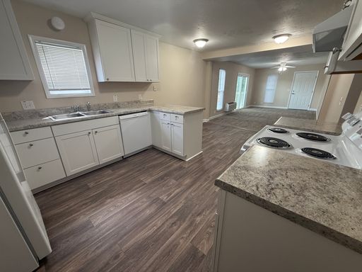Freshly Renovated 2-Bedroom Apartment with River Views – Minutes from Town!