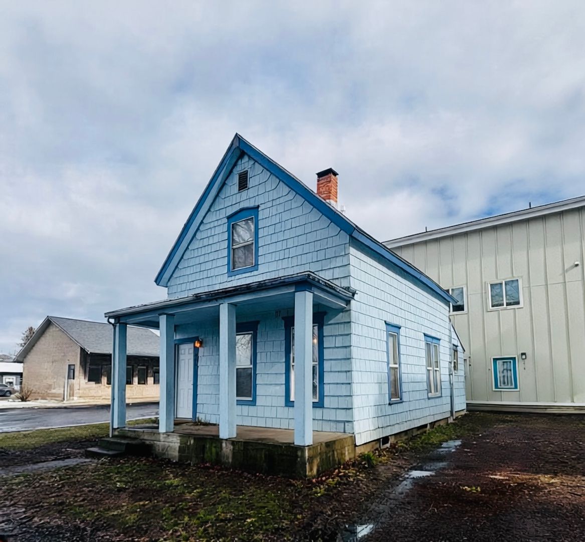 Moscow House: 312 S Asbury St.