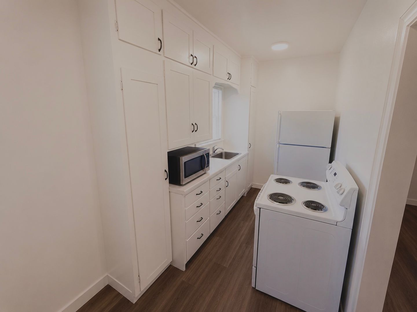 Moscow Apartment: 404 S Van Buren
