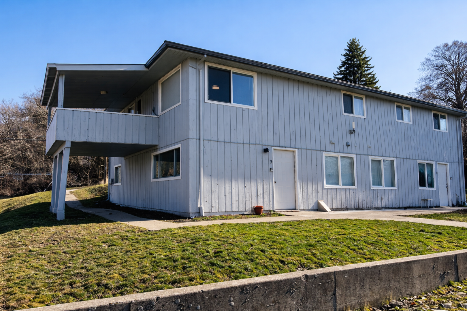 Moscow Apartment: 415 N Van Buren St.