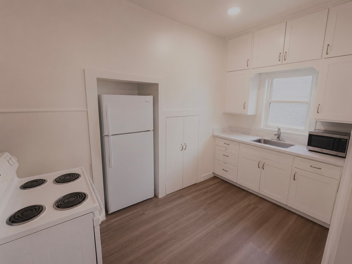 Moscow Apartment: 404 S Van Buren