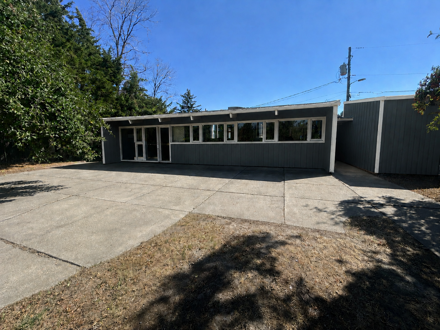 Moscow House: 325 Taylor Ave