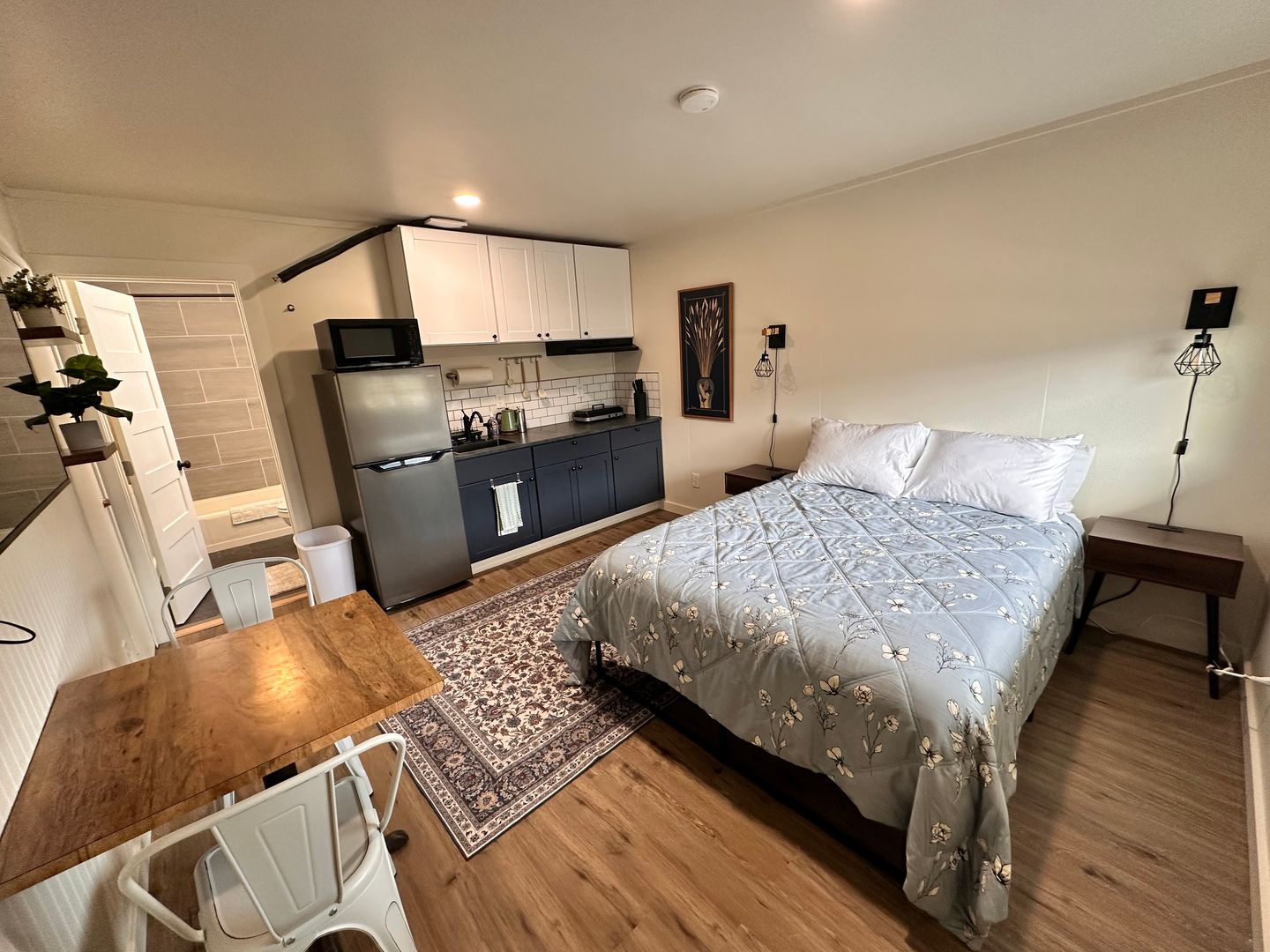 Sagle Apartment: 470700 US 95