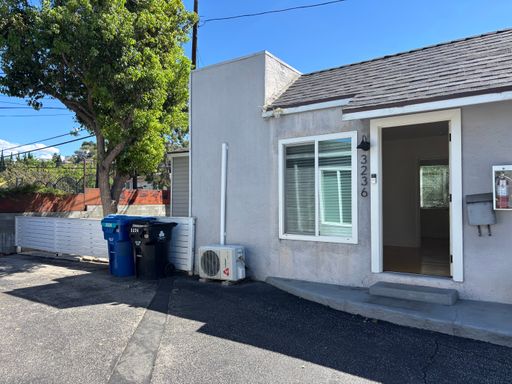 Renovated 1-Bedroom Bungalow with Private Patio, In-Unit Laundry & Parking – photo 1