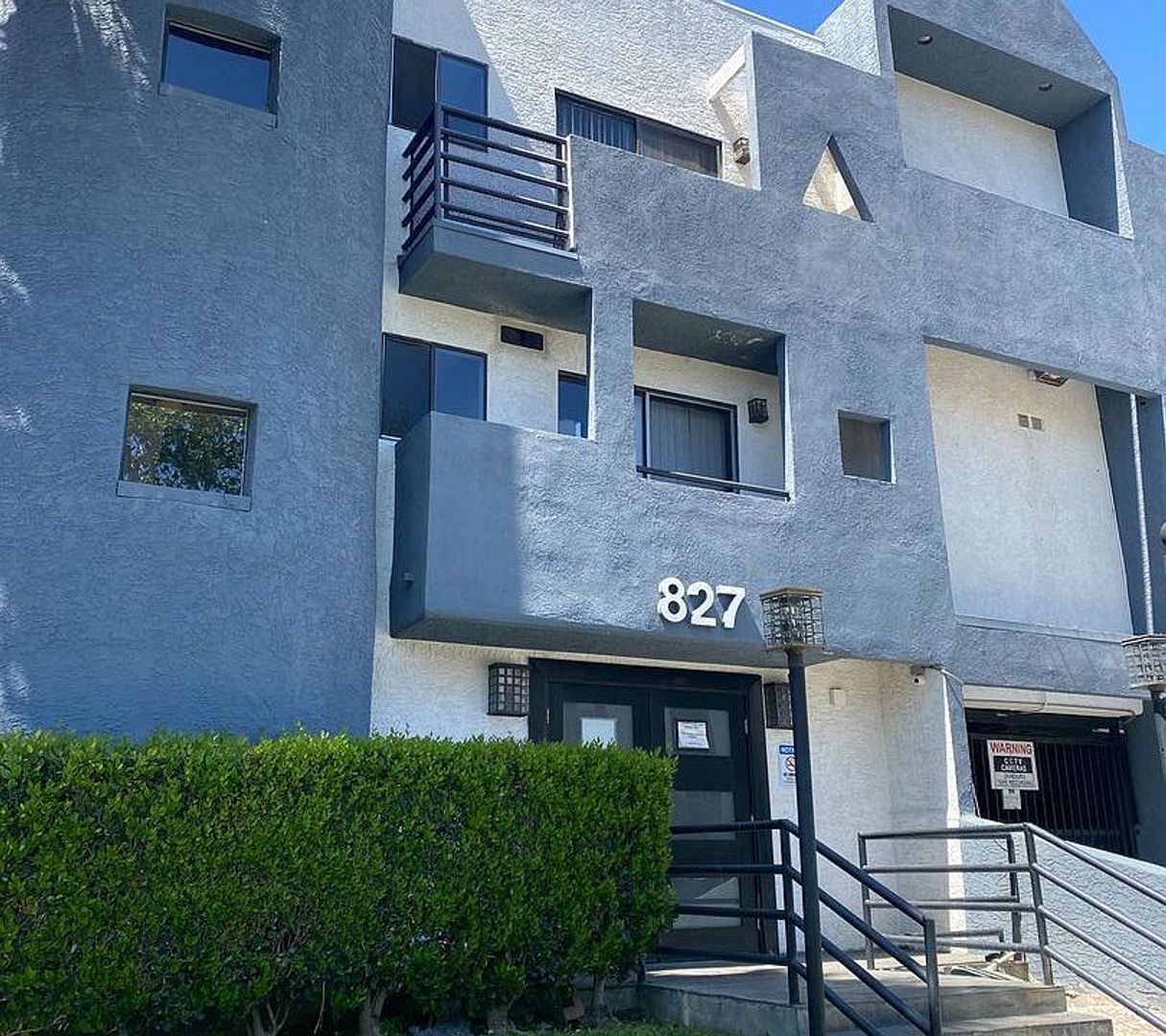 Los Angeles Apartment: 827 S. Wilton Place