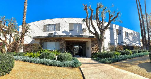 Now Leasing in Van Nuys! Spacious 1 bedroom and 1 bathrom apartment – photo 1