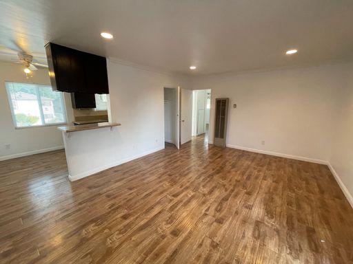 Upstairs/2nd floor 2 bedroom/1 bath for Rent – photo 1