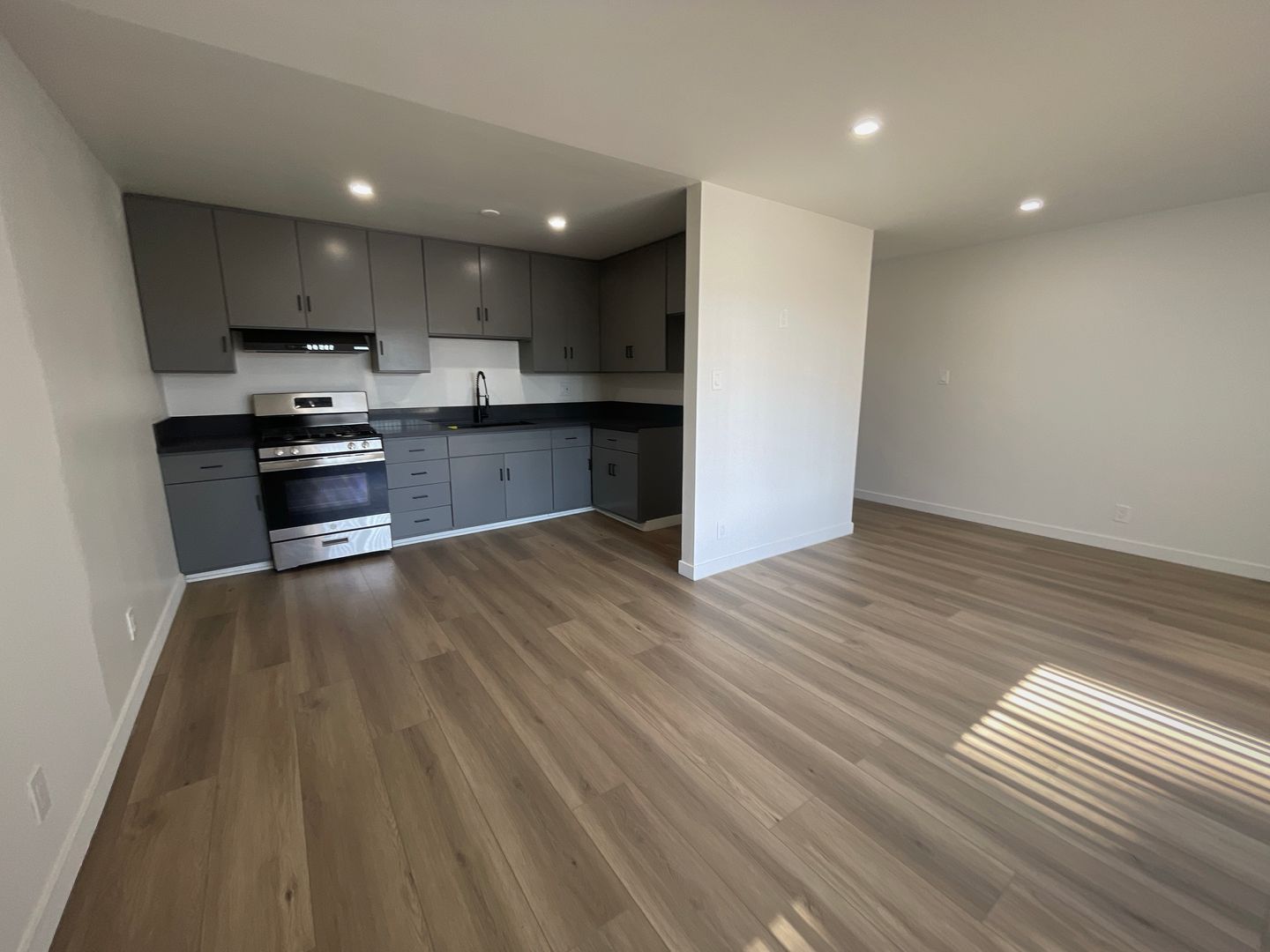 Van Nuys Apartment: 7424 Haskell Avenue