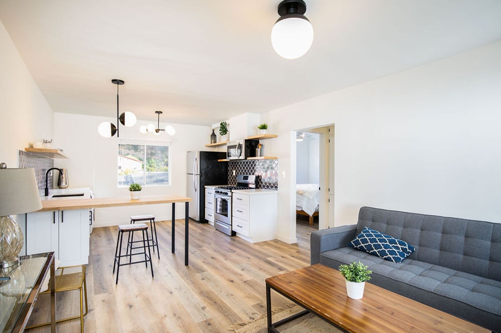 Los Angeles Apartment: 255 S. Ave. 55