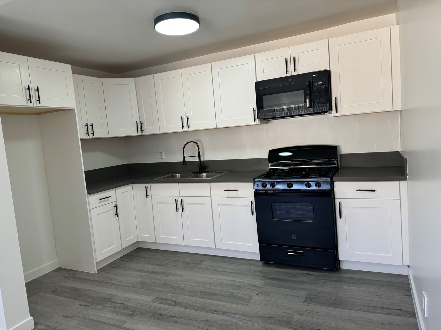 Van Nuys Apartment: 7424 Haskell Avenue
