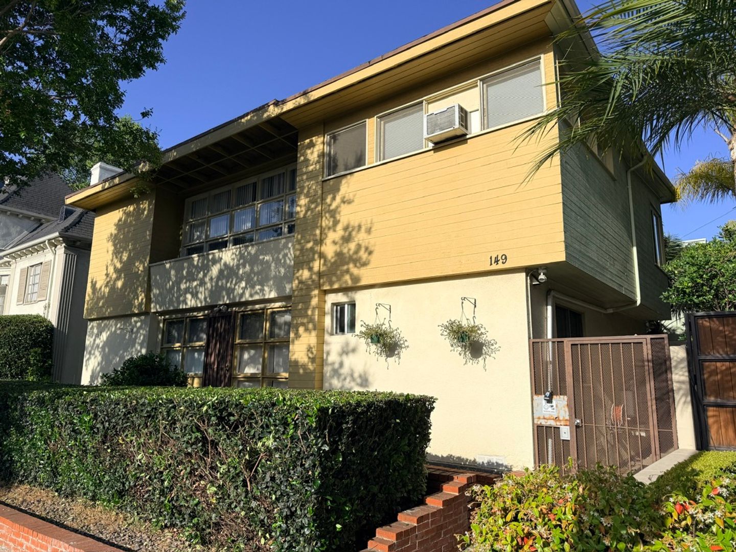 Beverly Hills Apartment: 149 S Spalding Drive