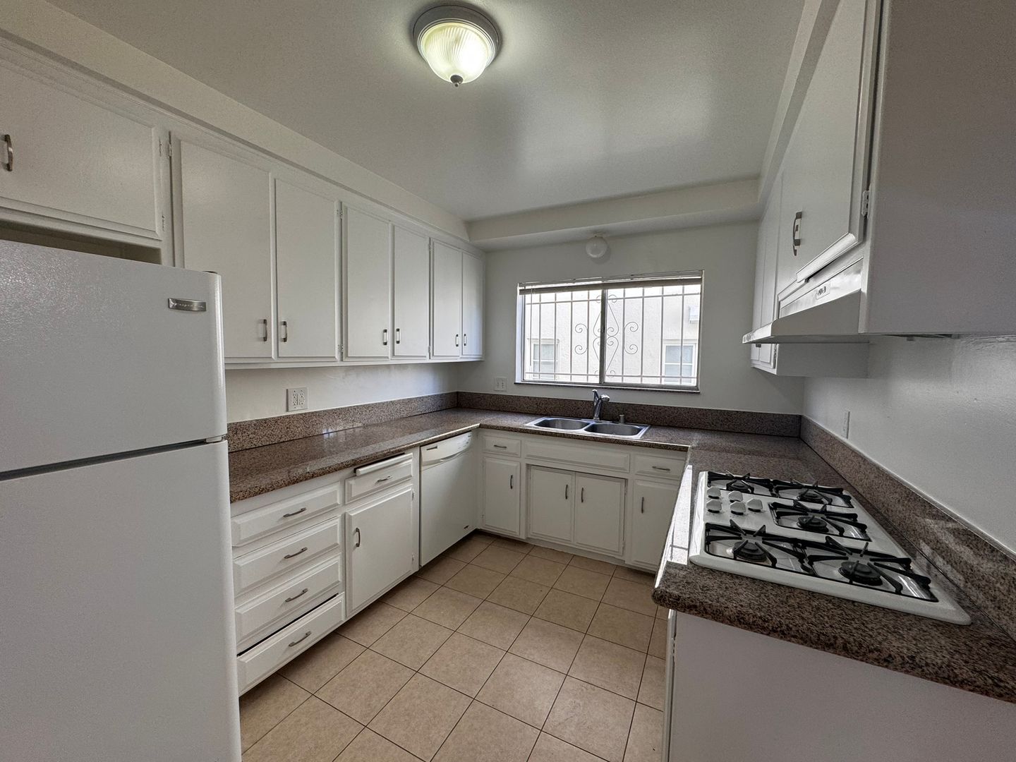 Los Angeles Apartment: 1065 S. Holt Avenue