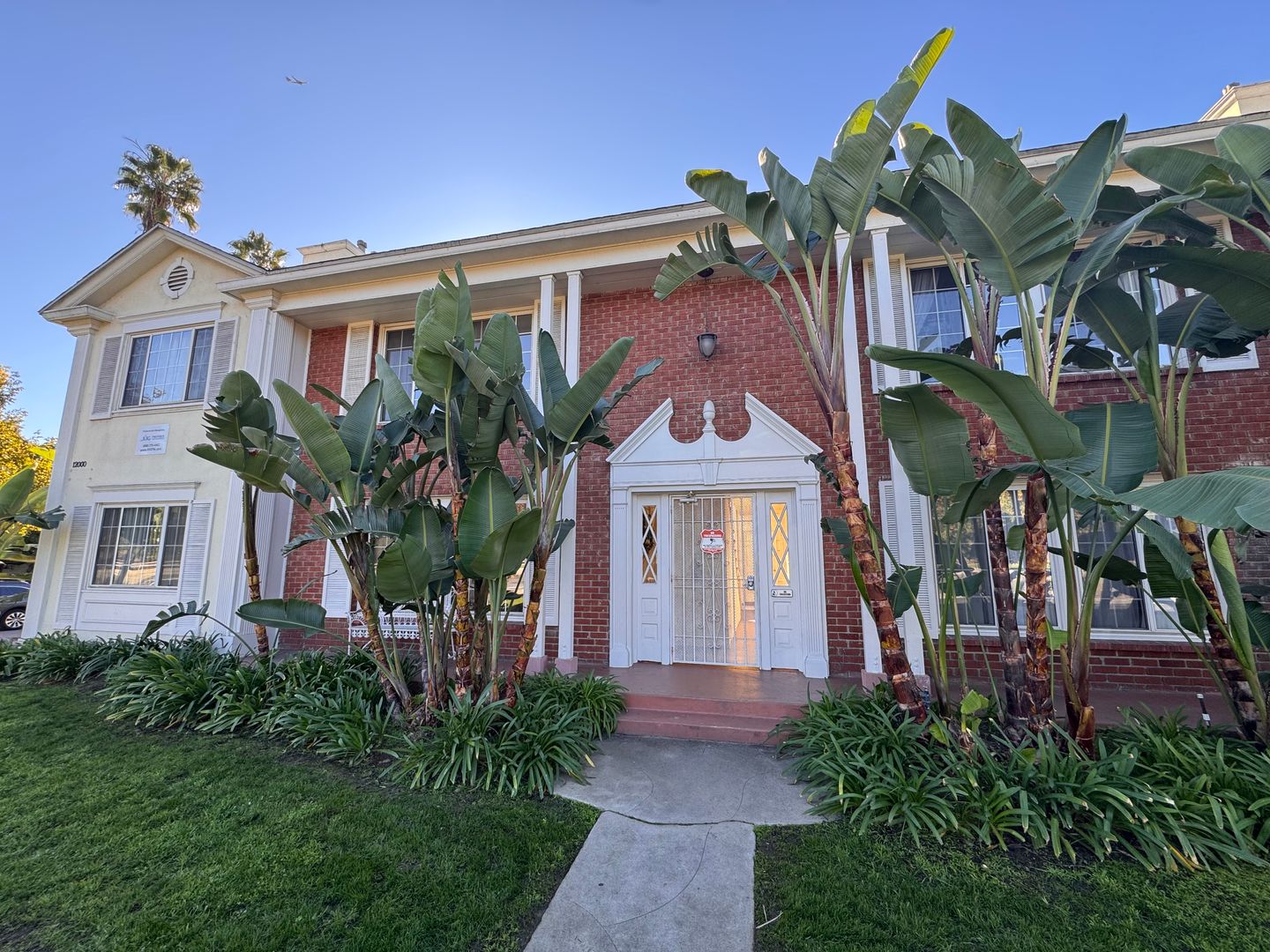 Studio City Apartment: 12000 Moorpark St.,