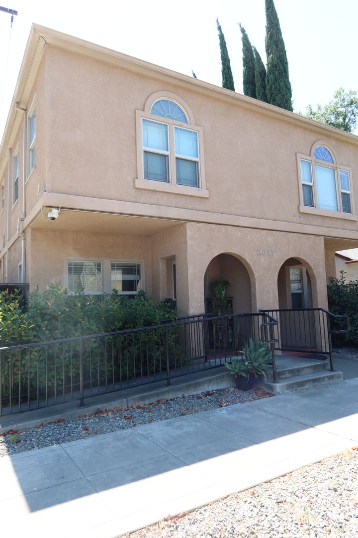 Sacramento Apartment: 2017 30th Street