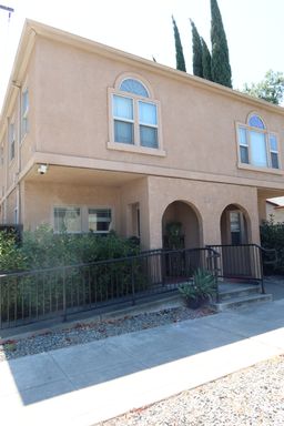 Remodeled 1 Bedroom, 1 Bath Tri-plex – photo 1