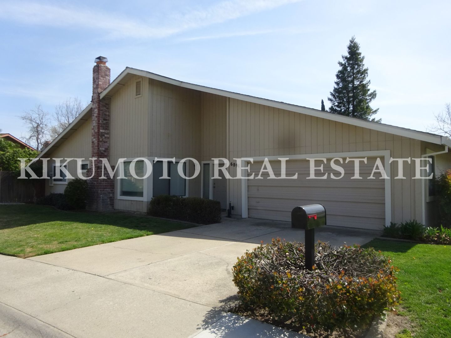 Sacramento House: 6891 Steamboat Way