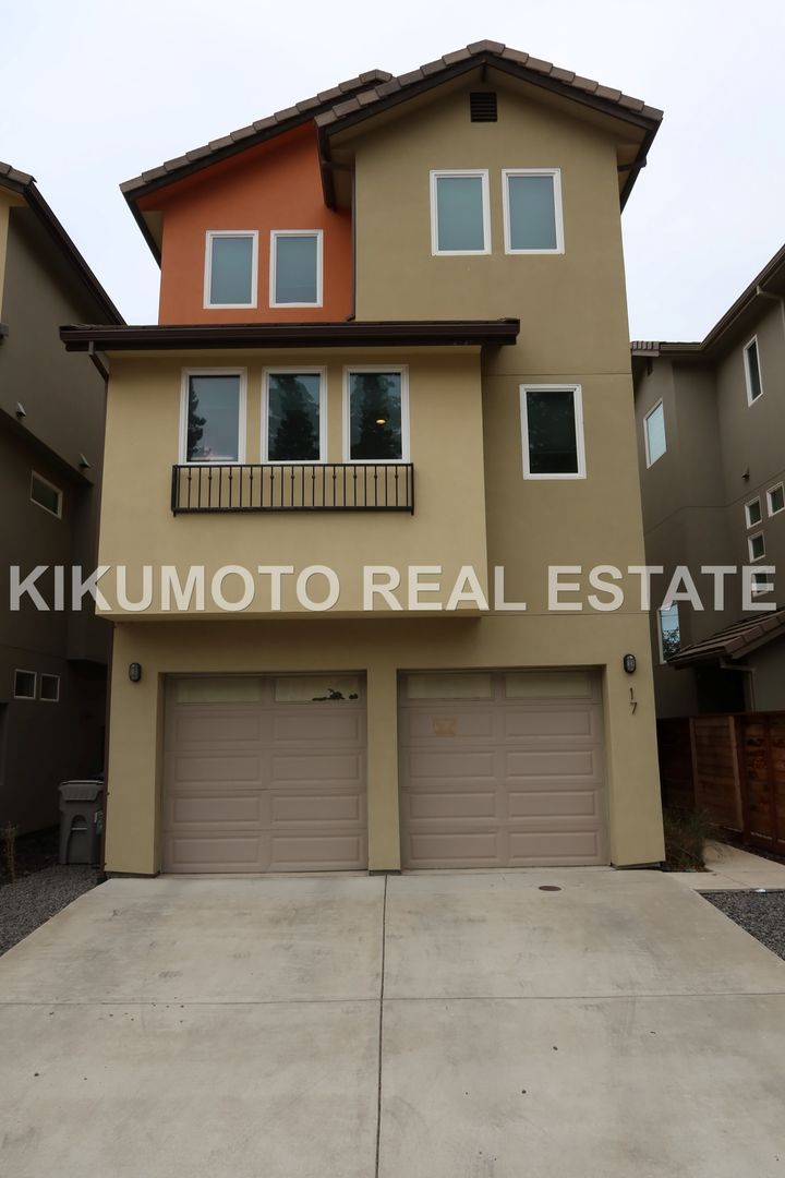Sacramento House: 17 Rio Viale Court