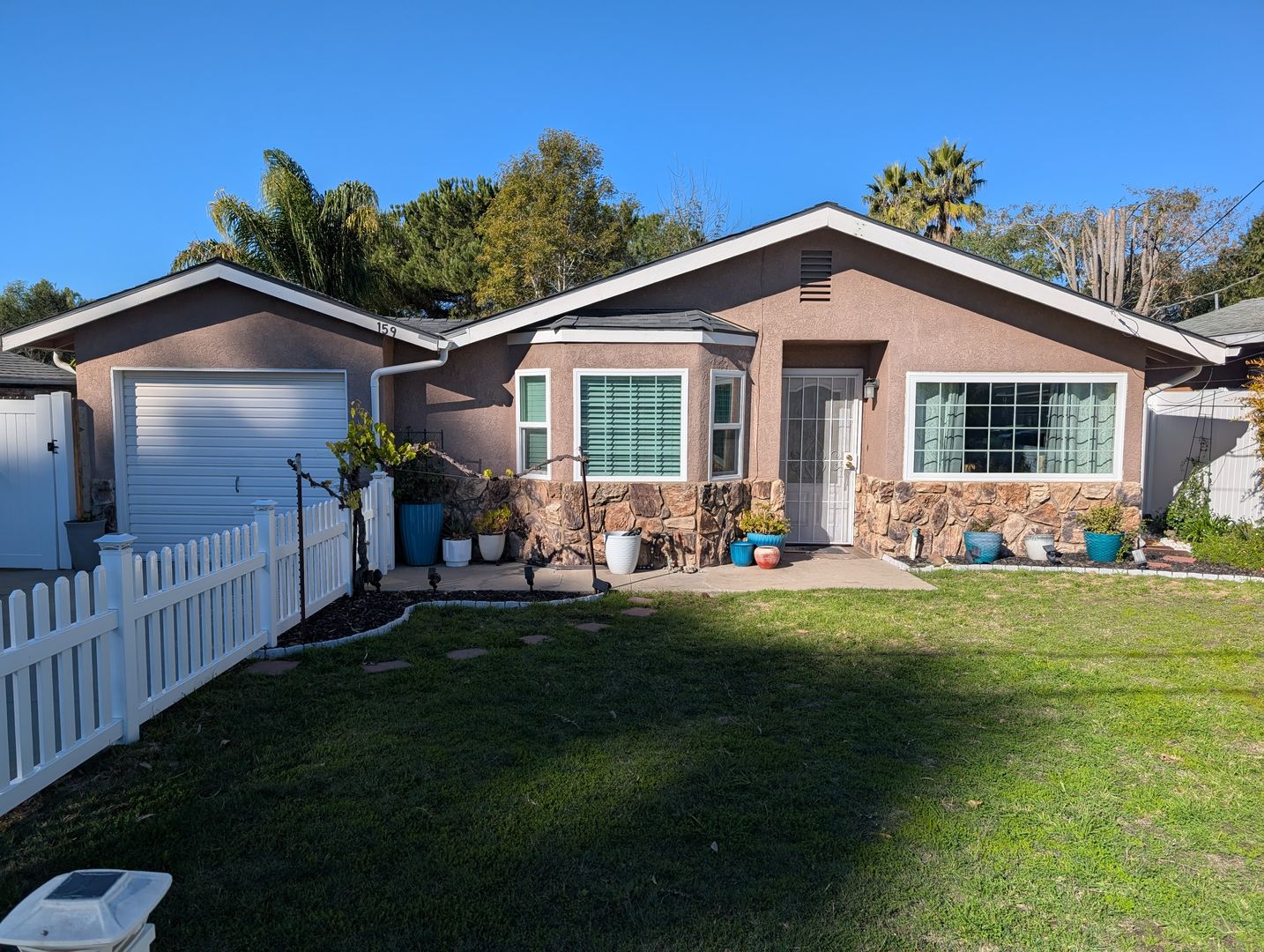 Nipomo House: 159 E Dana St