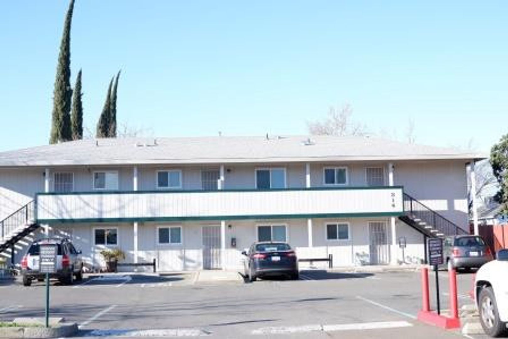 Roseville Apartment: Sixth Street