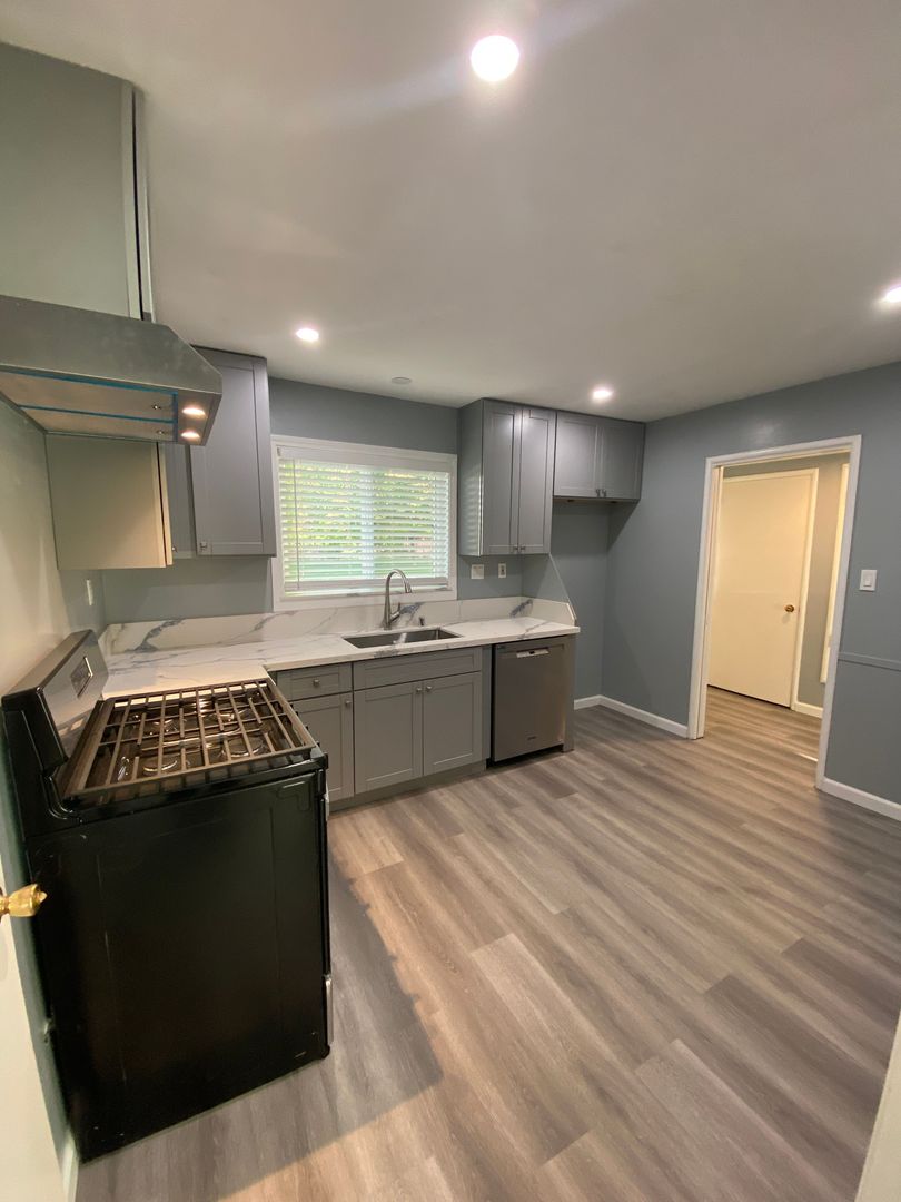 Sacramento Apartment: 140-142 Baxter Ave