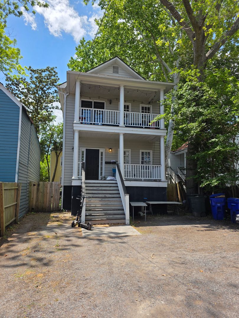 Charleston Apartment: 183 Smith St