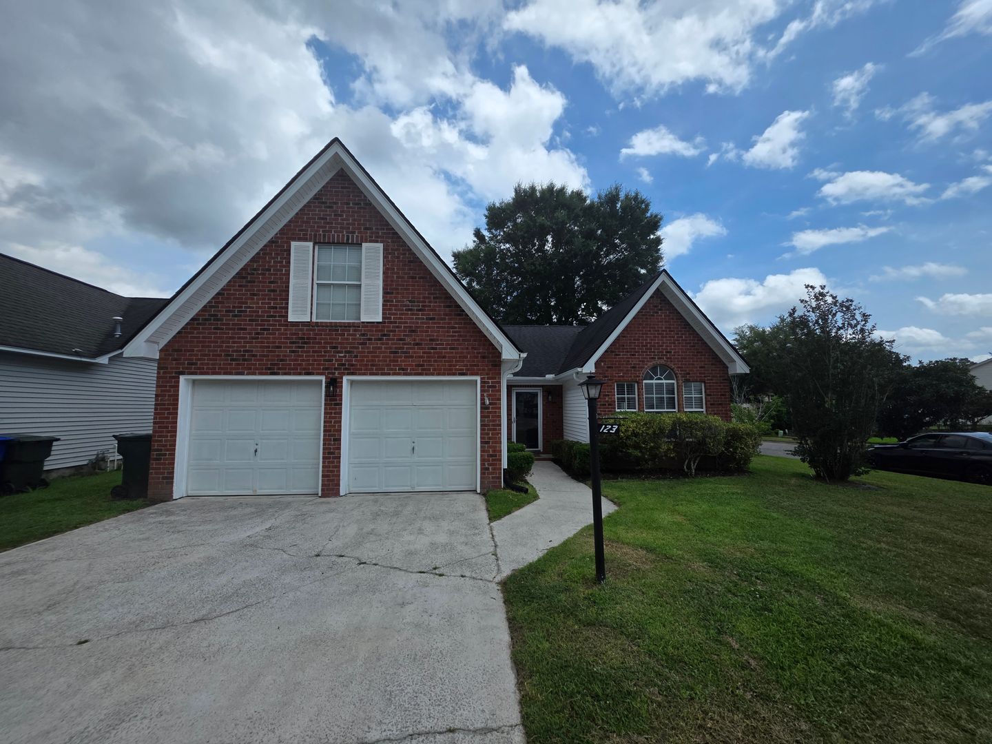 Charleston House: 123 Toura Lane