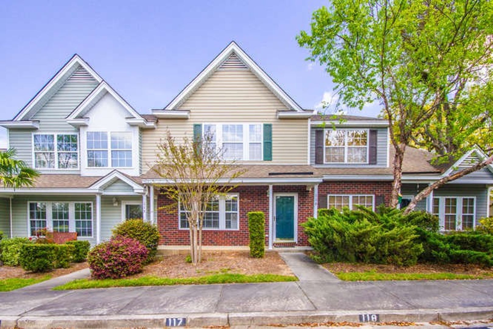 Goose Creek Townhome: 116 Macy Cir