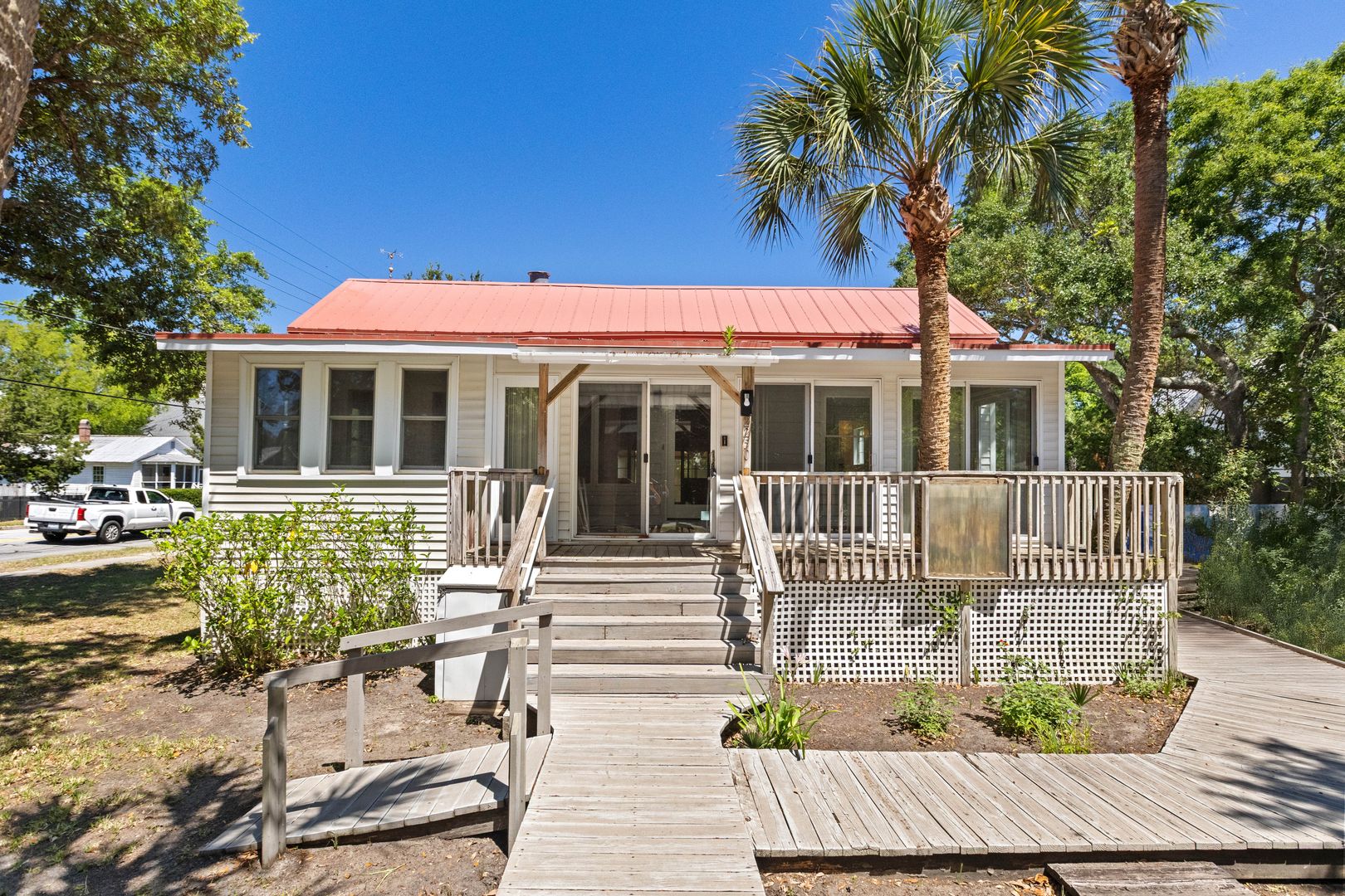 Sullivans Island House: 2250 Myrtle Ave
