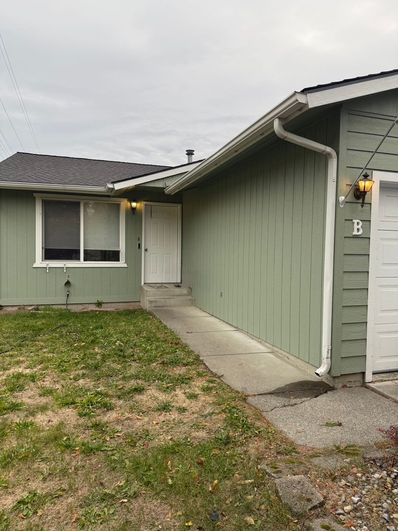 Post Falls House: 1910 E Park Lane