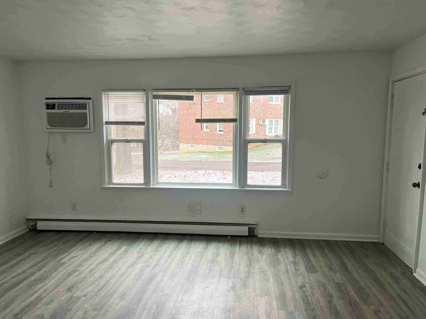 Radcliff Apartment: 100 Navaho Ct