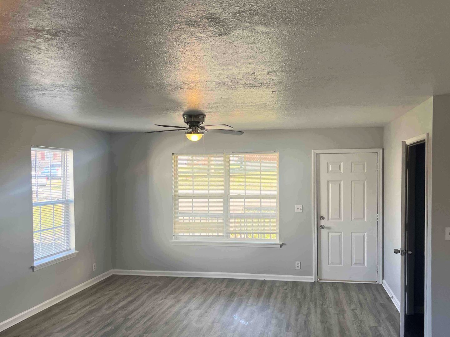 Elizabethtown House: 205 Jennie Lane