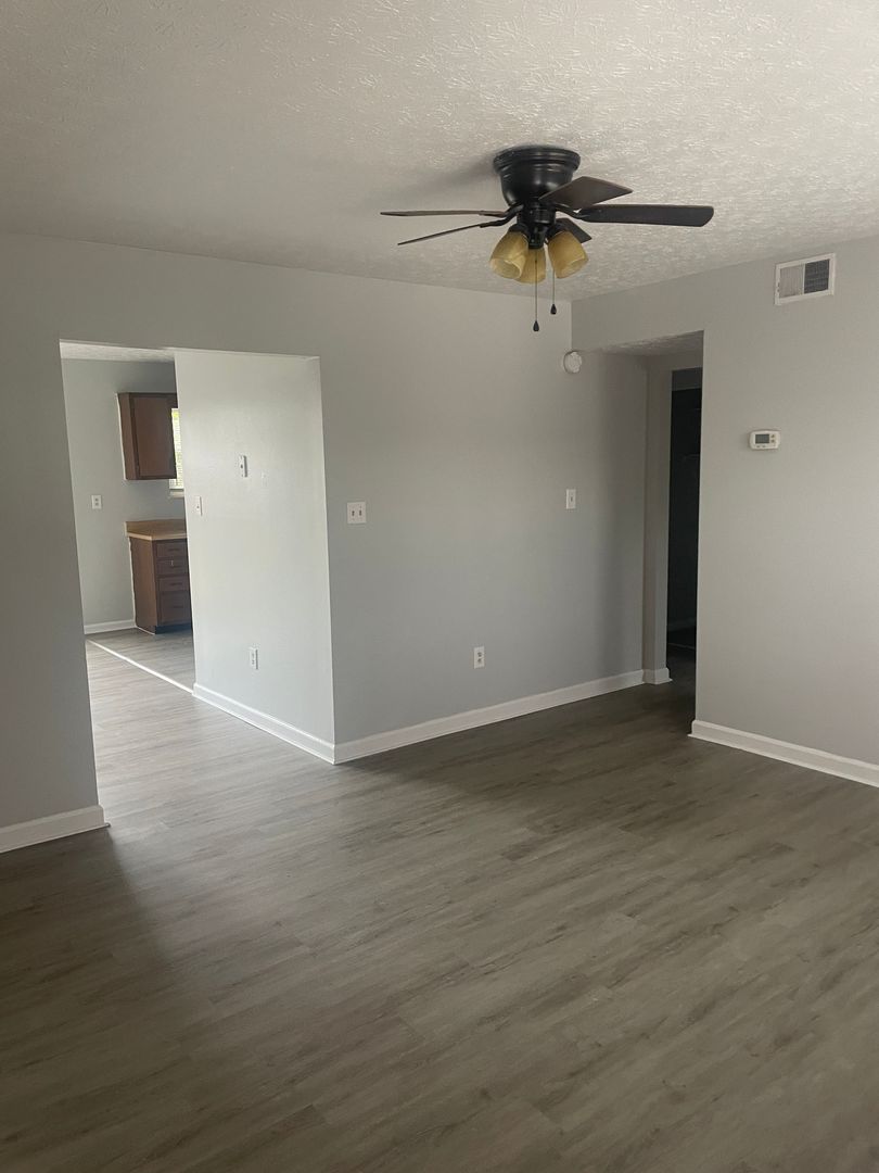 Radcliff Apartment: 275 Shelby Ave