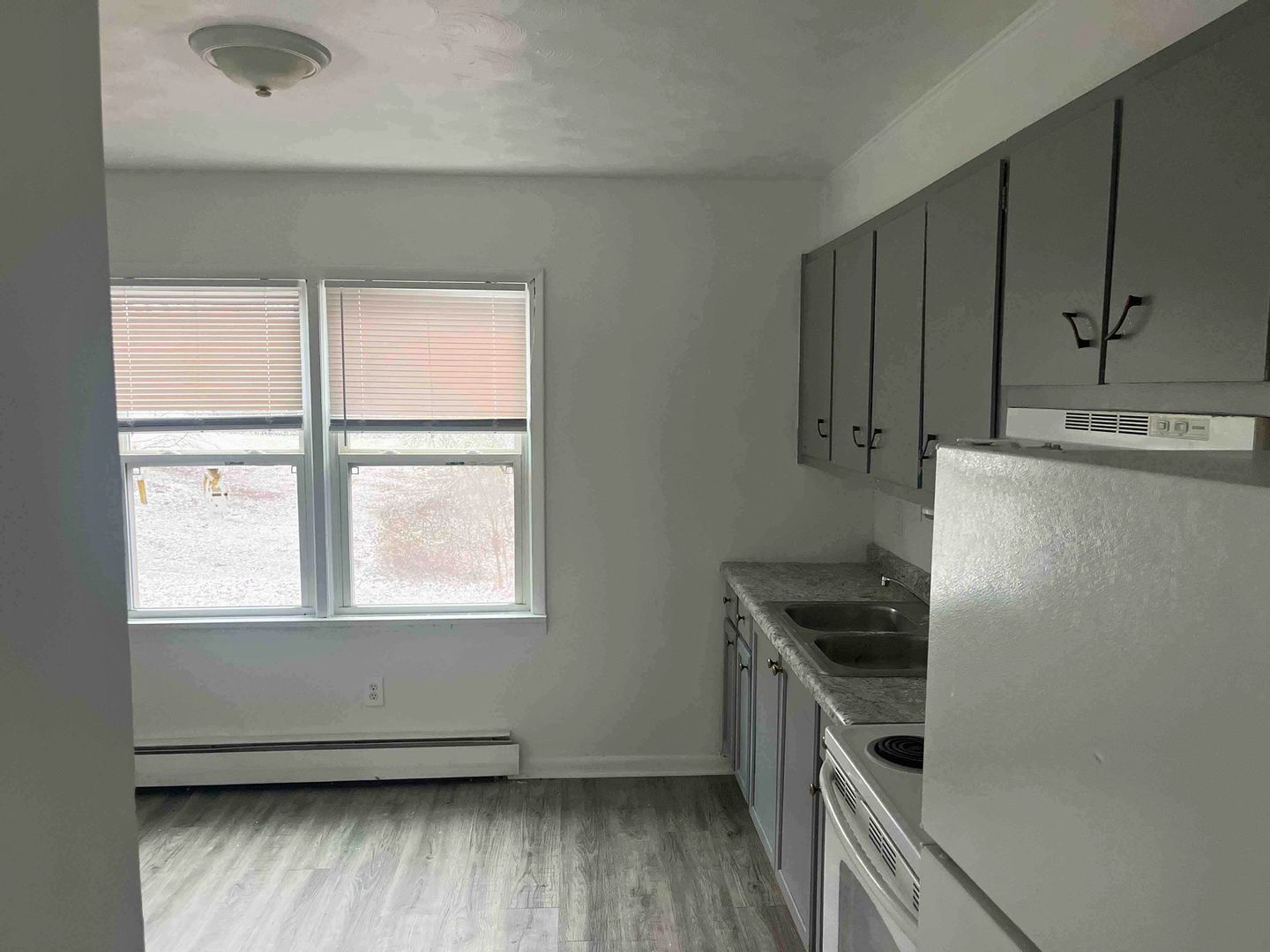 Radcliff Apartment: 100 Navaho Ct